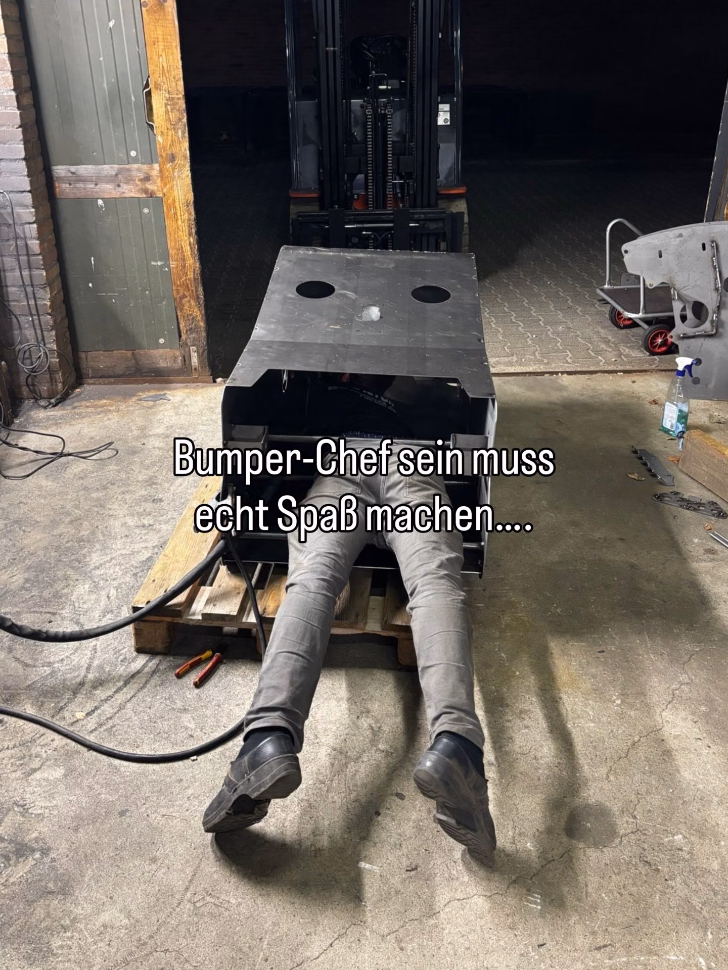 😅👍 Bumper-Chef aus Leidenschaft.
#agrartechnik #landtechnik #lohner #lohnunternehmen #maisernte Landwirtschaft Landwirt Agrarservice Agritechnica Frontgewicht Traktor Schlepper Agribumper Frontbumper Fendt JohnDeere Steyr Deutzfahr Bauern