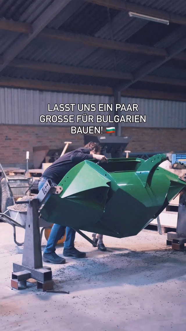 🔥15 Stück für @megatron_bulgaria 🇧🇬

👇 Kommentier „XL“ und erhalte den Link mit Fotos, Videos, Preisen und Infos zu diesem XL-Box-Modell! 🔗

#agrartechnik #landtechnik #lohner #lohnunternehmen #landwirt Lohnerleben Traktor Frontgewicht Agribumper Frontbumper Maisernte Ernte Agrarsercive Fendt JohnDeere Landjugend