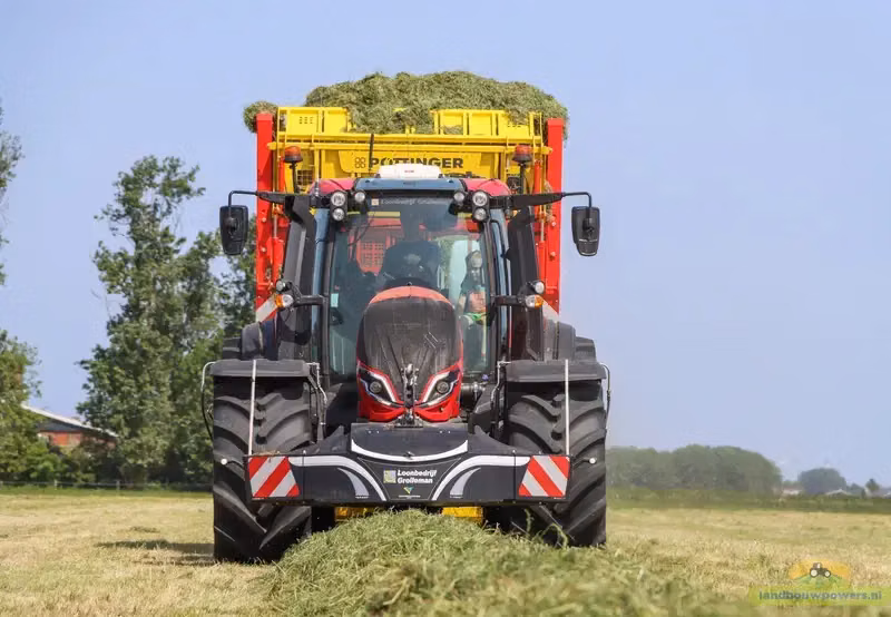 Valtra — TractorBumper