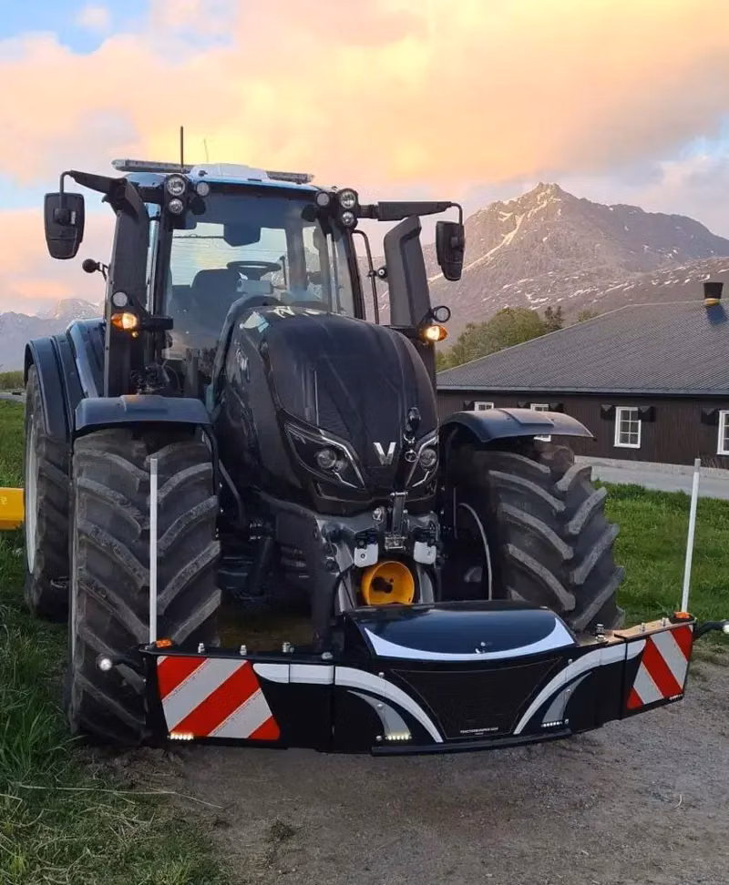 Valtra — TractorBumper