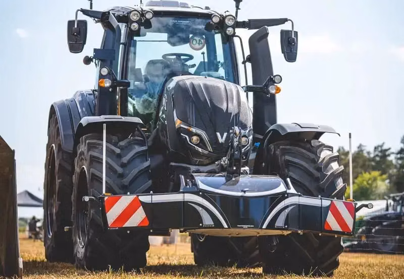 Valtra — TractorBumper