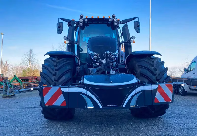 Valtra — TractorBumper