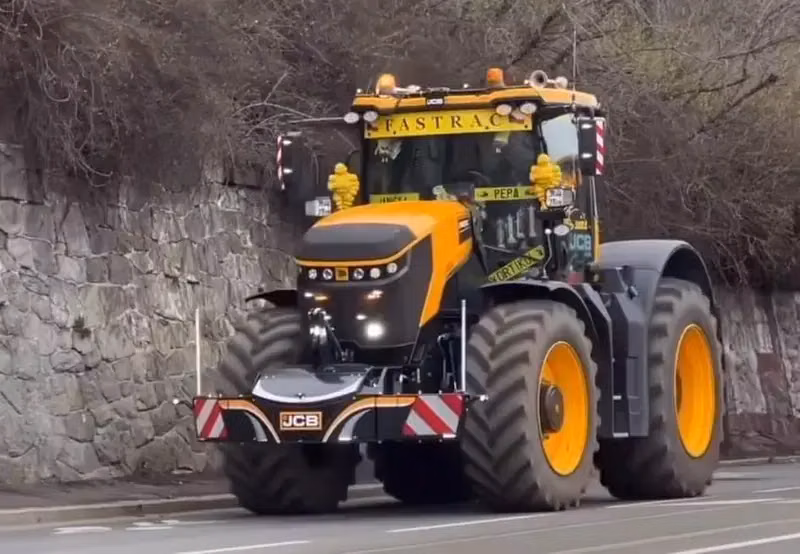 JCB — TractorBumper
